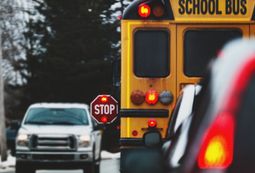 Sécurité routière et autobus scolaires : l’effet sur vos primes d’assurance du non-respect du Code de la route