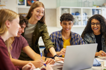 Le programme Press Start CoLab (ColLABOration en innovation sociale) est de retour pour épauler les agent.e.s de changement en santé mentale auprès des jeunes!
