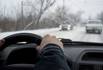 Avant, pendant et après : conduite durant un blizzard canadien