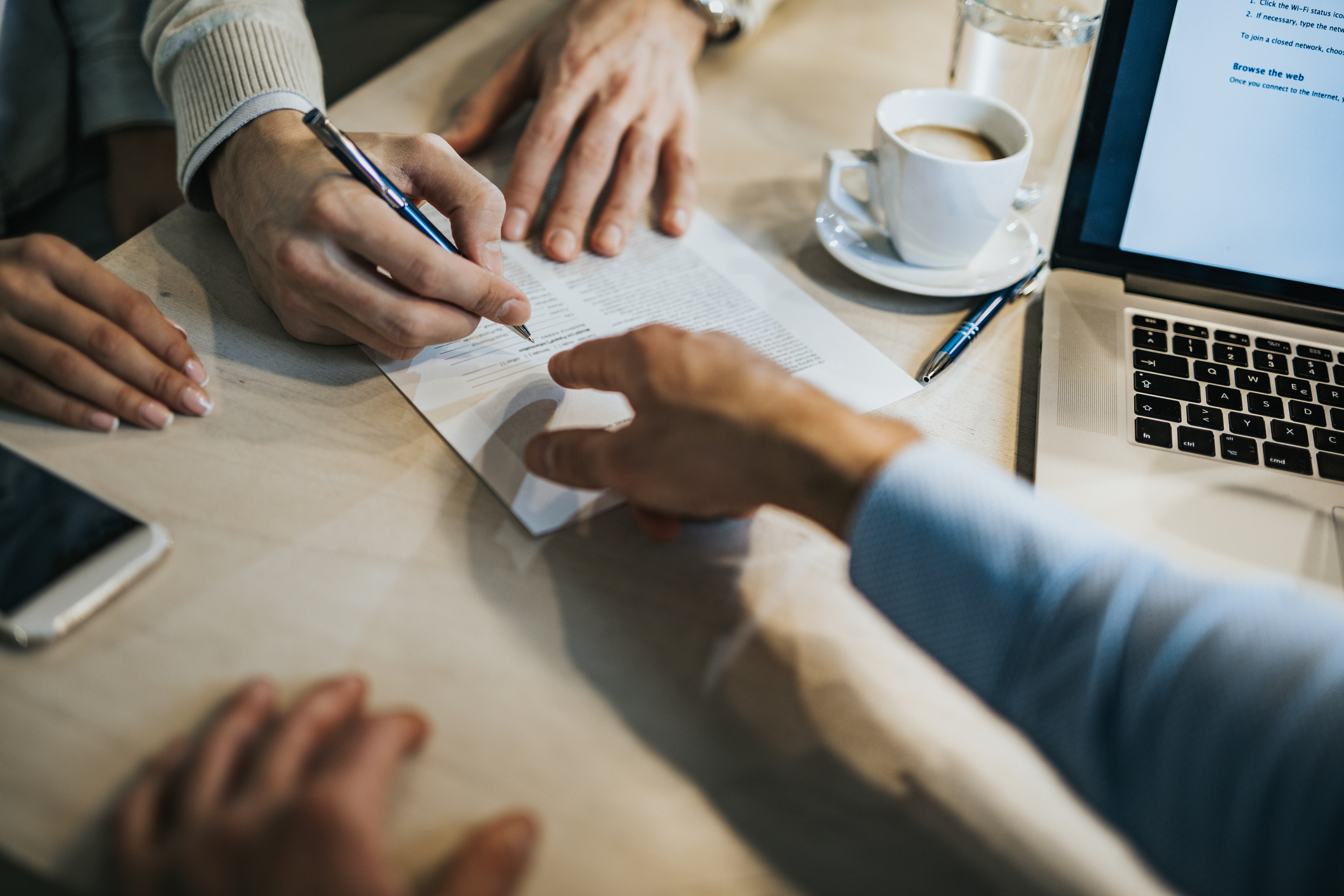 Comment puis-je envoyer des documents relatifs à une demande de règlement?