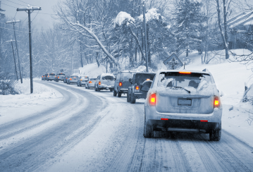 Conduire dans la neige sans devoir se faire remorquer
